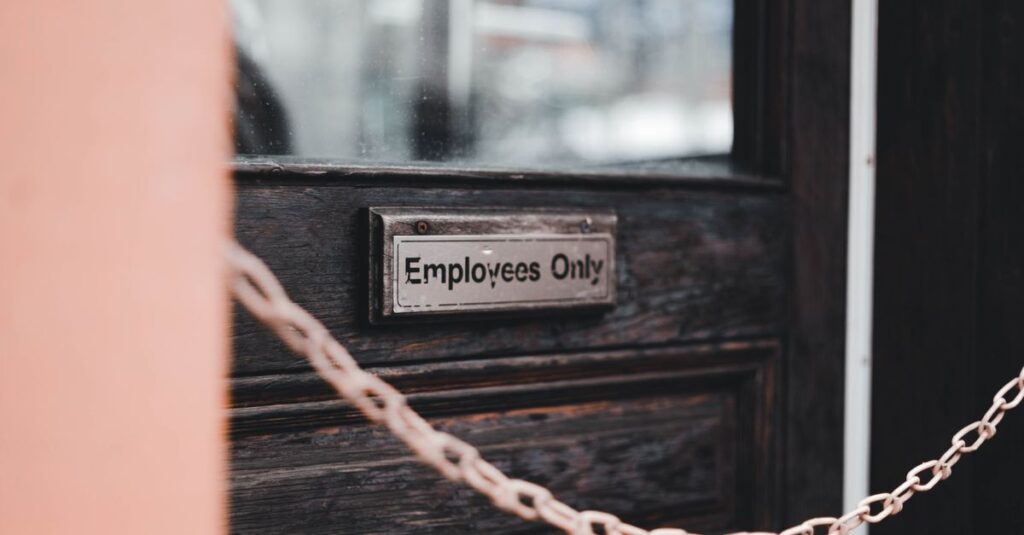 how to choose a local locksmith